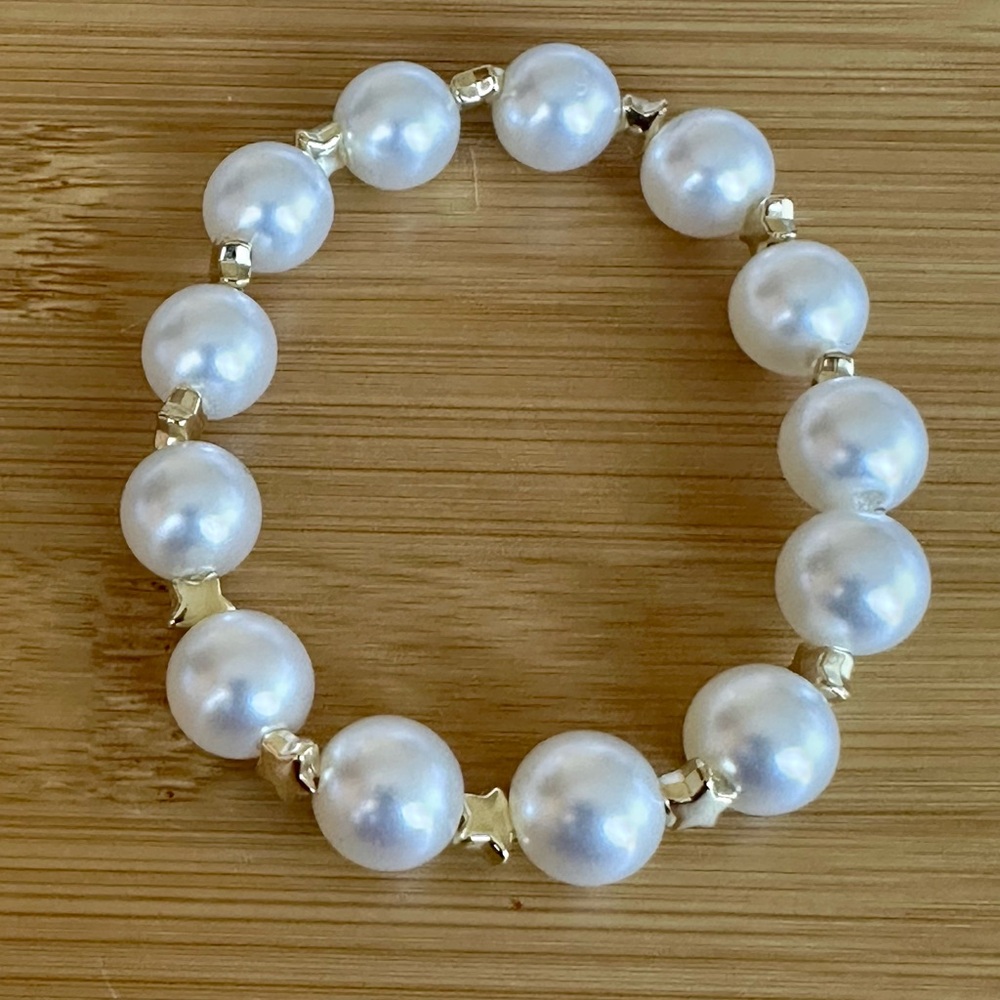 Large Faux Pearl and Goldtone Star Stretch Bead Bracelet Size 7 inches